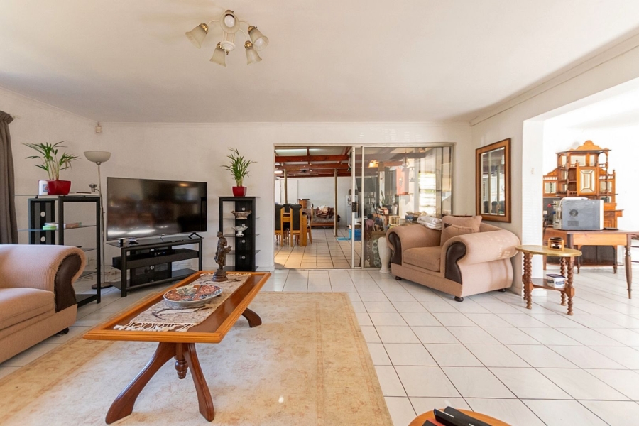 3 Bedroom Property for Sale in Middedorp Western Cape
